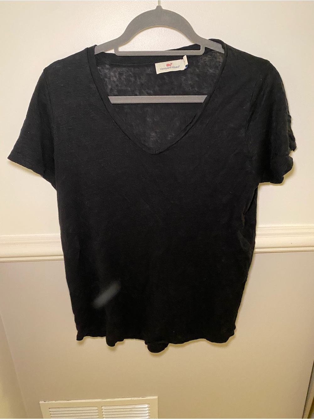 Vineyard Vines Women's Black V-Neck Short Sleeve Tee